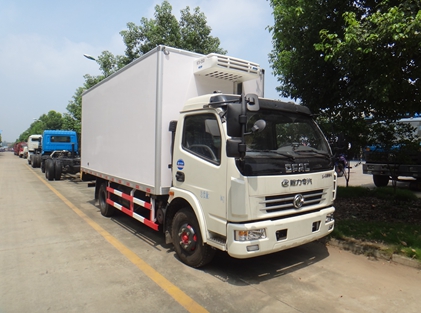 東風(fēng)5米廂長多利卡冷藏車