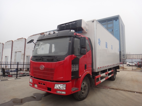解放J6冷藏車(廂長(zhǎng)6.6米)