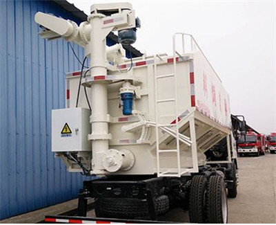 解放10噸散裝飼料運(yùn)輸車