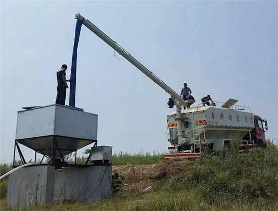 散裝飼料車工作圖