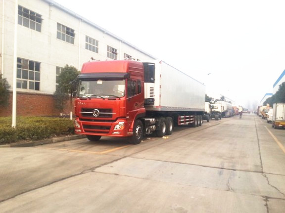 30噸半掛冷藏車(chē)(廂長(zhǎng)13.8米)