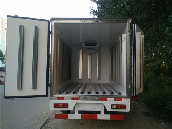 小型疫苗冷藏車圖片