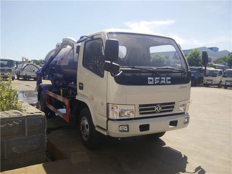 東風(fēng)4-5方吸污車