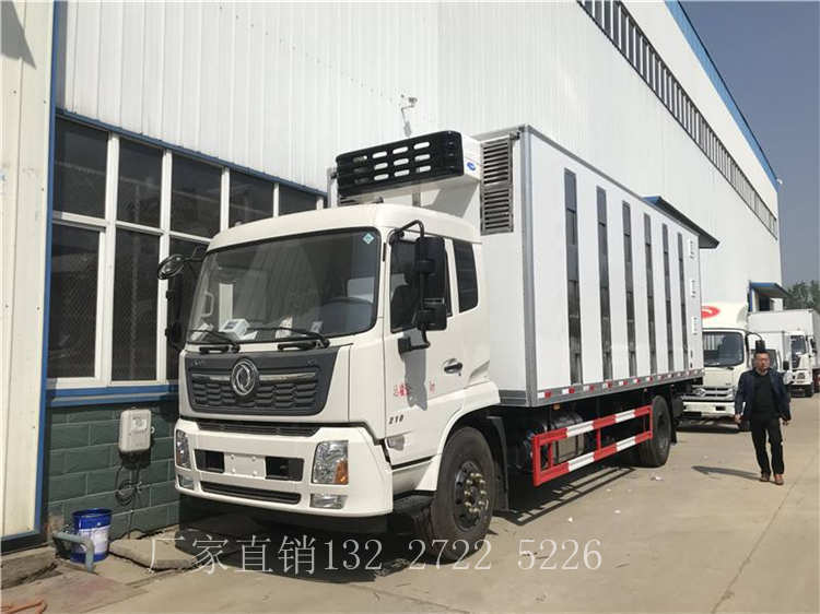 東風(fēng)天錦6.8米不銹鋼拉小豬車